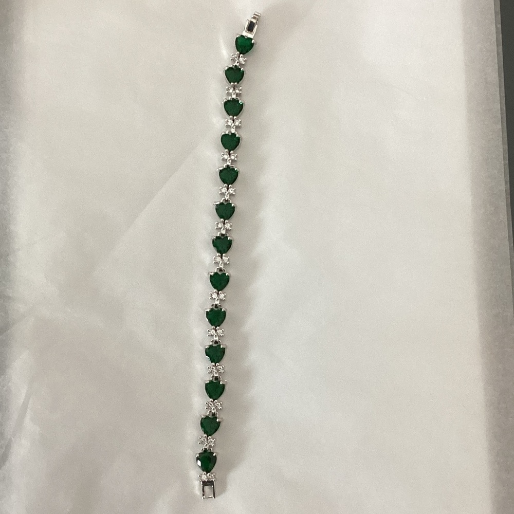 Elegant Green and Silver Bracelet